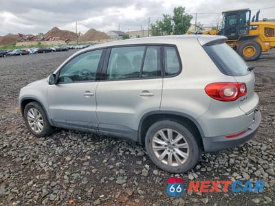 Drugie zdjęcie samochodu z przodu: 2010 VOLKSWAGEN TIGUAN SE VIN:WVGBV7AX9AW516379 - miniatura
