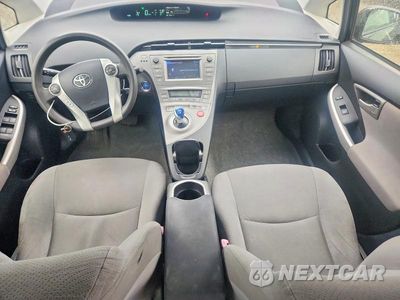 Zdjęcie 8 z 12 samochodu: 2013 TOYOTA PRIUS TWO VIN:JTDKN3DU3D5657974 - miniatura