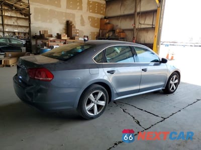 Trzecie zdjęcie samochodu z tyłu: 2012 VOLKSWAGEN PASSAT SE VIN:1VWBP7A31CC043493 - miniatura