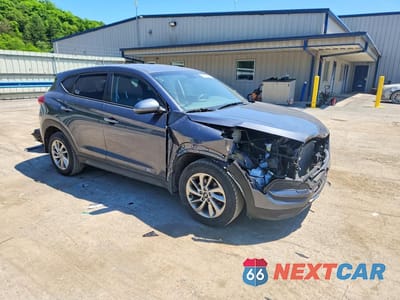 Czwarte zdjęcie samochodu z boku: 2018 HYUNDAI TUCSON SE VIN:KM8J2CA48JU756814 - miniatura