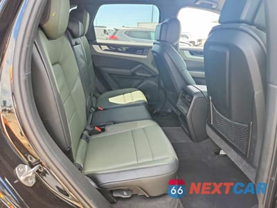 Zdjęcie 10 z 12 samochodu: 2024 PORSCHE CAYENNE S VIN:WP1AL2AY8RDA32162 - miniatura