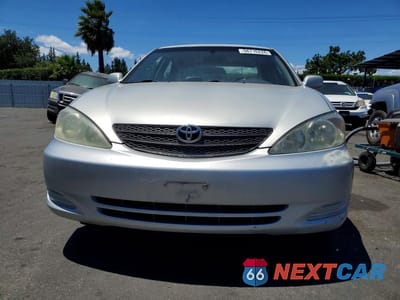 Piąte zdjęcie samochodu w środku: 2003 TOYOTA CAMRY LE VIN:4T1BE32K63U715643 - miniatura
