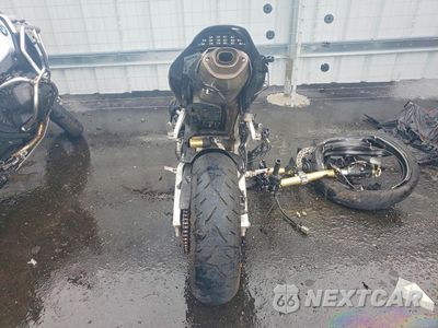 Czwarte zdjęcie samochodu z boku: 2005 HONDA CBR600 RR VIN:JH2PC37075M202791 - miniatura