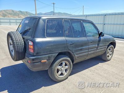 Trzecie zdjęcie samochodu z tyłu: 1998 TOYOTA RAV4 BASE VIN:JT3HP10V0W0177600 - miniatura