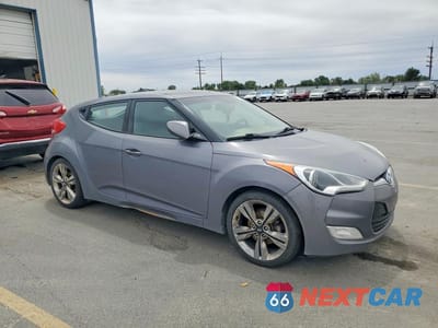 Czwarte zdjęcie samochodu z boku: 2016 HYUNDAI VELOSTER BASE VIN:KMHTC6AD4GU253748 - miniatura