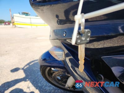 Zdjęcie 8 z 10 samochodu: 2006 YAMAHA FJR1300 VIN:JYARP15E16A001055 - miniatura