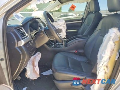 Zdjęcie 7 z 14 samochodu: 2018 TOYOTA HIGHLANDER LE VIN:5TDZARFH0JS040891 - miniatura