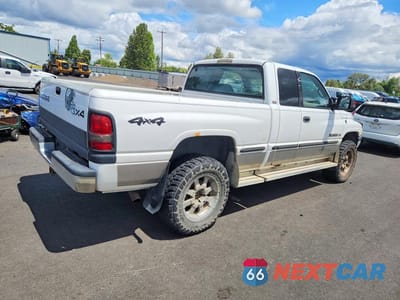 Trzecie zdjęcie samochodu z tyłu: 2000 DODGE RAM 1500 VIN:3B7HF13Y0YG116881 - miniatura