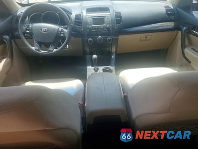 Zdjęcie 8 z 12 samochodu: 2013 KIA SORENTO LX VIN:5XYKT4A25DG325329 - miniatura
