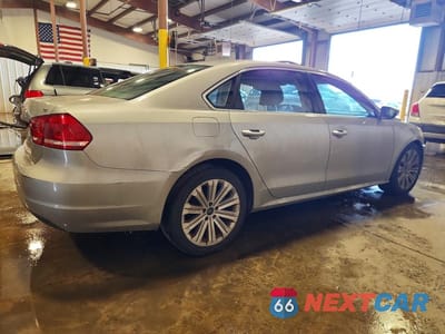 Trzecie zdjęcie samochodu z tyłu: 2012 VOLKSWAGEN PASSAT SE VIN:1VWBP7A33CC014125 - miniatura