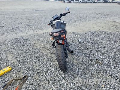 Czwarte zdjęcie samochodu z boku: 2023 KTM 390 DUKE VIN:MD2JPJ407PC231917 - miniatura