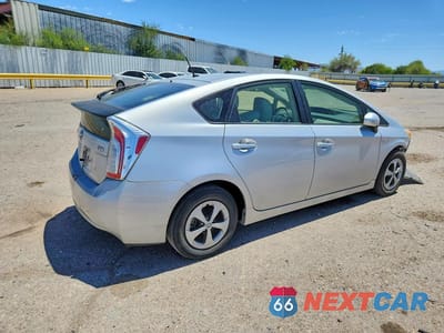 Trzecie zdjęcie samochodu z tyłu: 2014 TOYOTA PRIUS TWO VIN:JTDKN3DU6E0358218 - miniatura