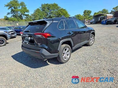 Czwarte zdjęcie samochodu z boku: 2023 TOYOTA RAV4 XLE VIN:2T3P1RFV1PW337284 - miniatura