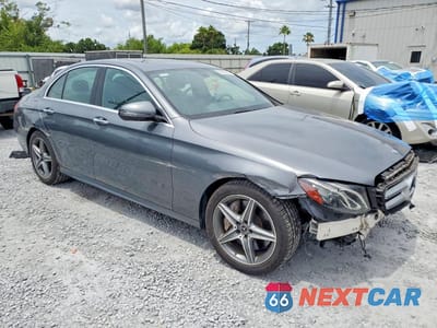 Czwarte zdjęcie samochodu z boku: 2018 MERCEDES-BENZ E 300 VIN:WDDZF4JB2JA324162 - miniatura