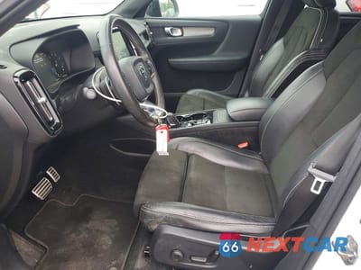 Zdjęcie 7 z 14 samochodu: 2019 VOLVO XC40 T5 R-DESIGN VIN:YV4162UM4K2070102 - miniatura