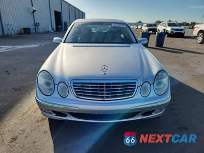 Piąte zdjęcie samochodu w środku: 2004 MERCEDES-BENZ E 500 VIN:WDBUF70J14A394138 - miniatura