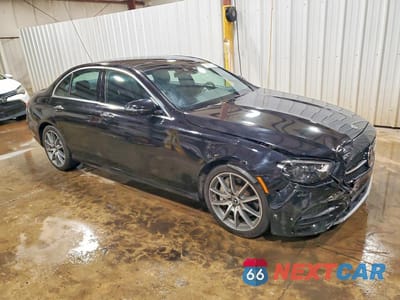 Czwarte zdjęcie samochodu z boku: 2021 MERCEDES-BENZ E 450 4MATIC VIN:W1KZF5KBXMA998035 - miniatura