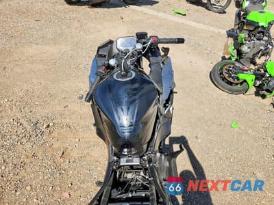 Zdjęcie 6 z 9 samochodu: 2025 KAWASAKI EX500 A VIN:ML5EXGJ10SDA61746 - miniatura