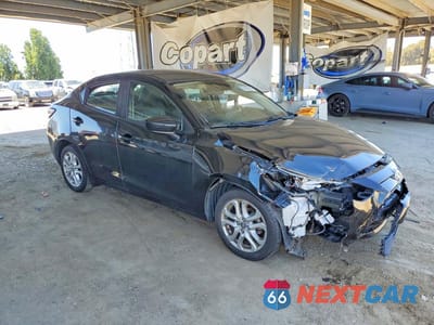 Czwarte zdjęcie samochodu z boku: 2017 TOYOTA YARIS IA BASE VIN:3MYDLBYV3HY180999 - miniatura