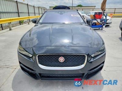 Piąte zdjęcie samochodu w środku: 2017 JAGUAR XE VIN:SAJAR4BG2HA969169 - miniatura
