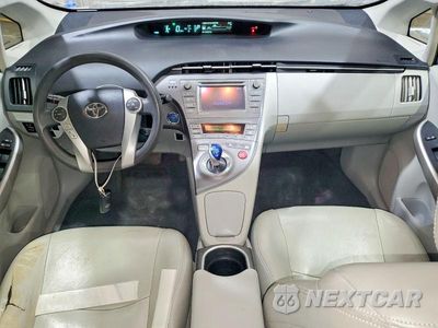 Zdjęcie 8 z 13 samochodu: 2012 TOYOTA PRIUS THREE VIN:JTDKN3DUXC1540639 - miniatura