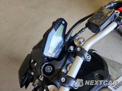 Zdjęcie 7 z 8 samochodu: 2019 YAMAHA MT09 VIN:JYARN53E6KA006388 - miniatura