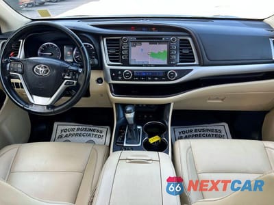 Zdjęcie 9 z 13 samochodu: 2018 TOYOTA HIGHLANDER XLE VIN:5TDJZRFH6JS558378 - miniatura