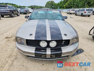 Piąte zdjęcie samochodu w środku: 2005 FORD MUSTANG VIN:1ZVFT84N355215840 - miniatura