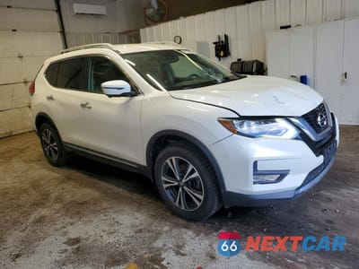 Czwarte zdjęcie samochodu z boku: 2017 NISSAN ROGUE SL VIN:5N1AT2MV2HC821846 - miniatura