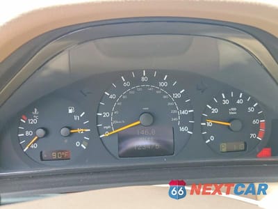 Zdjęcie 9 z 12 samochodu: 2002 MERCEDES-BENZ E 320 4MATIC VIN:WDBJF82J12X067321 - miniatura
