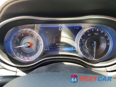 Zdjęcie 9 z 12 samochodu: 2019 CHRYSLER 300 TOURING VIN:2C3CCAAG3KH547952 - miniatura
