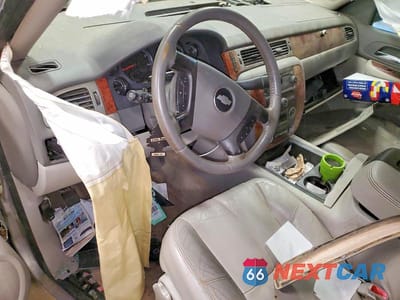 Zdjęcie 8 z 14 samochodu: 2008 CHEVROLET SUBURBAN K1500 LS VIN:1GNFK16338R128999 - miniatura