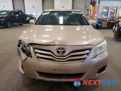 Piąte zdjęcie samochodu w środku: 2010 TOYOTA CAMRY LE VIN:4T1BF3EK3AU053462 - miniatura