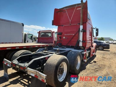 Czwarte zdjęcie samochodu z boku: 2017 VOLVO VNL TRUCK CAB AND CHASSIS VIN:4V4N99EG1HN980556 - miniatura