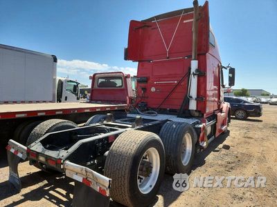 Czwarte zdjęcie samochodu z boku: 2017 VOLVO VNL TRUCK CAB AND CHASSIS VIN:4V4N99EG1HN980556 - miniatura