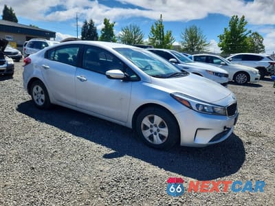 Czwarte zdjęcie samochodu z boku: 2017 KIA FORTE LX VIN:3KPFK4A70HE090213 - miniatura