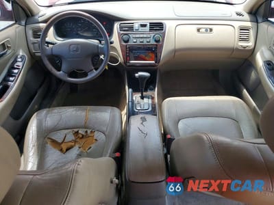 Zdjęcie 8 z 12 samochodu: 2001 HONDA ACCORD EX VIN:1HGCG66891A000911 - miniatura