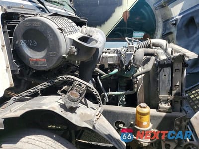 Zdjęcie 9 z 10 samochodu: 2007 VOLVO VN VNL VIN:4V4NC9GHX7N460684 - miniatura