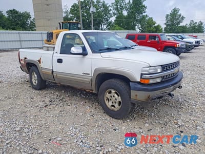 Czwarte zdjęcie samochodu z boku: 2002 CHEVROLET SILVERADO K1500 VIN:1GCEK14T62Z151269 - miniatura