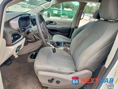 Zdjęcie 7 z 13 samochodu: 2019 CHRYSLER PACIFICA TOURING PLUS VIN:2C4RC1FG9KR576882 - miniatura