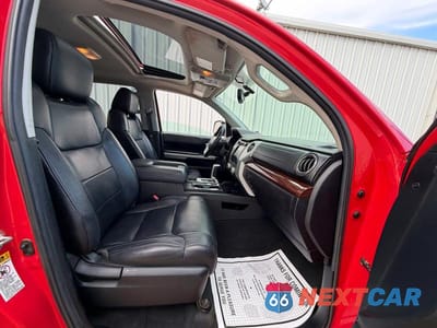 Piąte zdjęcie samochodu w środku: 2015 TOYOTA TUNDRA CREWMAX LIMITED VIN:5TFHW5F14FX468750 - miniatura