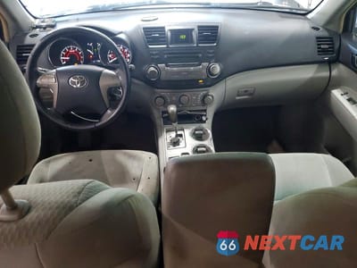 Zdjęcie 8 z 13 samochodu: 2010 TOYOTA HIGHLANDER BASE VIN:5TDBK3EH1AS023157 - miniatura