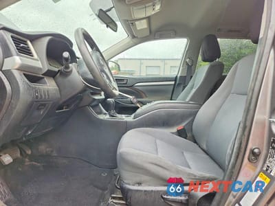 Zdjęcie 7 z 13 samochodu: 2015 TOYOTA HIGHLANDER LE VIN:5TDBKRFH6FS175346 - miniatura