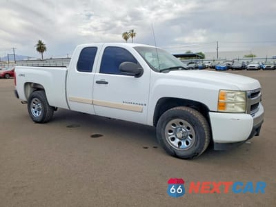 Czwarte zdjęcie samochodu z boku: 2007 CHEVROLET SILVERADO K1500 VIN:1GCEK19077Z583584 - miniatura