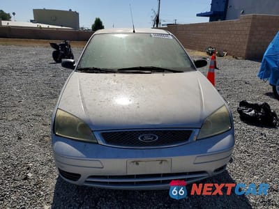 Piąte zdjęcie samochodu w środku: 2007 FORD FOCUS VIN:1FAHP34NX7W232124 - miniatura