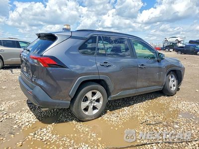 Trzecie zdjęcie samochodu z tyłu: 2019 TOYOTA RAV4 XLE VIN:JTMP1RFV3KJ005743 - miniatura