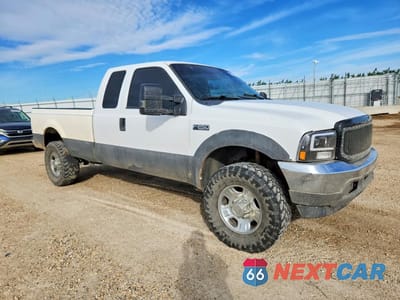 Czwarte zdjęcie samochodu z boku: 2003 FORD F250 SUPER DUTY VIN:1FTNX21L03EC19666 - miniatura