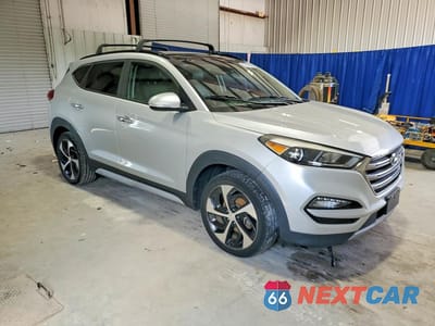 Czwarte zdjęcie samochodu z boku: 2017 HYUNDAI TUCSON LIMITED VIN:KM8J3CA27HU506941 - miniatura