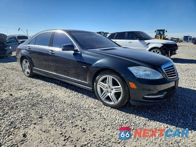 Czwarte zdjęcie samochodu z boku: 2012 MERCEDES-BENZ S 550 4MATIC VIN:WDDNG9EB2CA438295 - miniatura