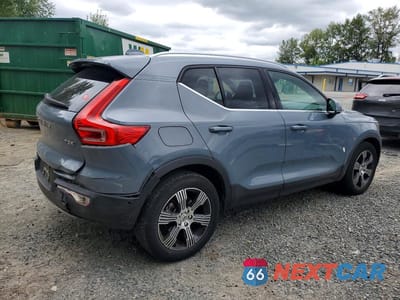 Trzecie zdjęcie samochodu z tyłu: 2020 VOLVO XC40 T5 INSCRIPTION VIN:YV4162UL3L2171480 - miniatura